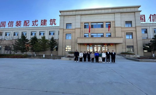 11.長(zhǎng)春建筑學(xué)院應(yīng)屆生來(lái)到裝配式總公司參觀面試（幫忙處理下照片，凸顯人物）_副本.jpg