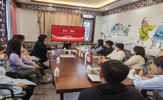 33.藥業(yè)公司召開“善良、奉獻”主題價值觀共創(chuàng)會議_副本.jpg