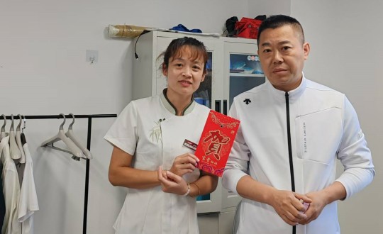 2024年9月13日，酒店，全體員工，發(fā)放中秋節(jié)福利_副本.jpg